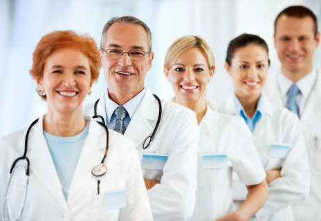 Doktoren in weißen Kitteln